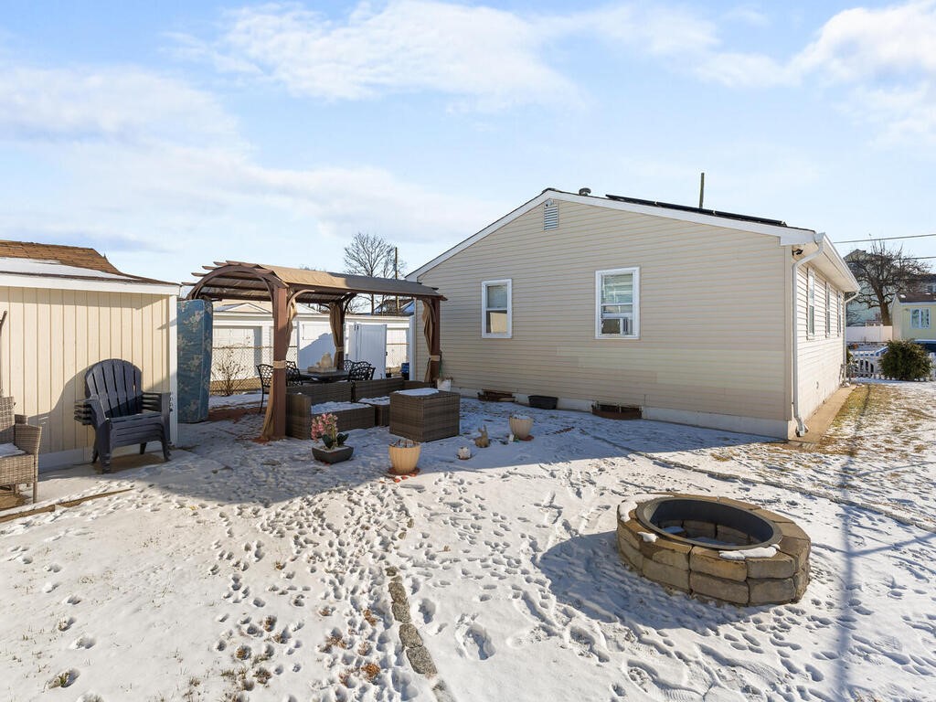 27 Lloyd Street Pawtucket, RI 02860 - Photo 20 of 24