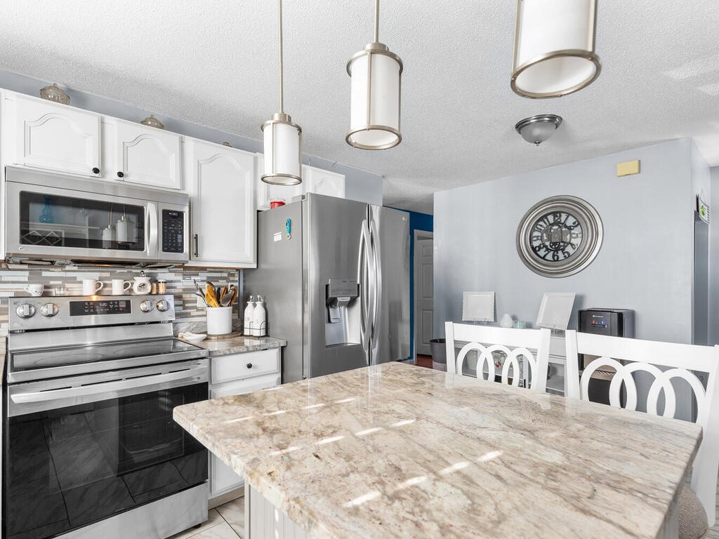 27 Lloyd Street Pawtucket, RI 02860 - Photo 9 of 24