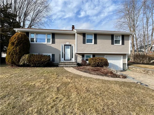 $3,400 | 35 Namquid Drive, Middletown, RI 02842
