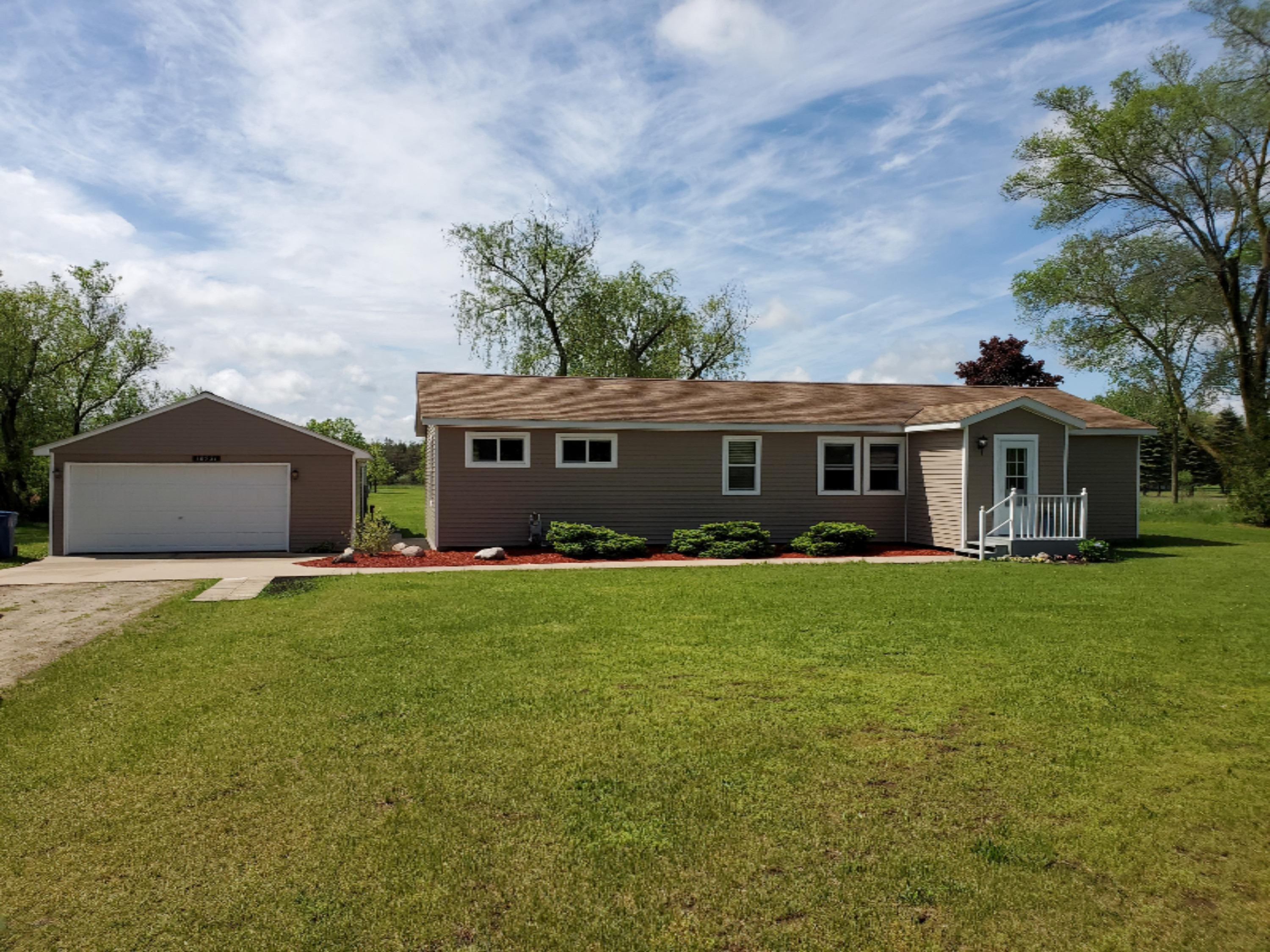 Front View 18951 Jefferson Rd