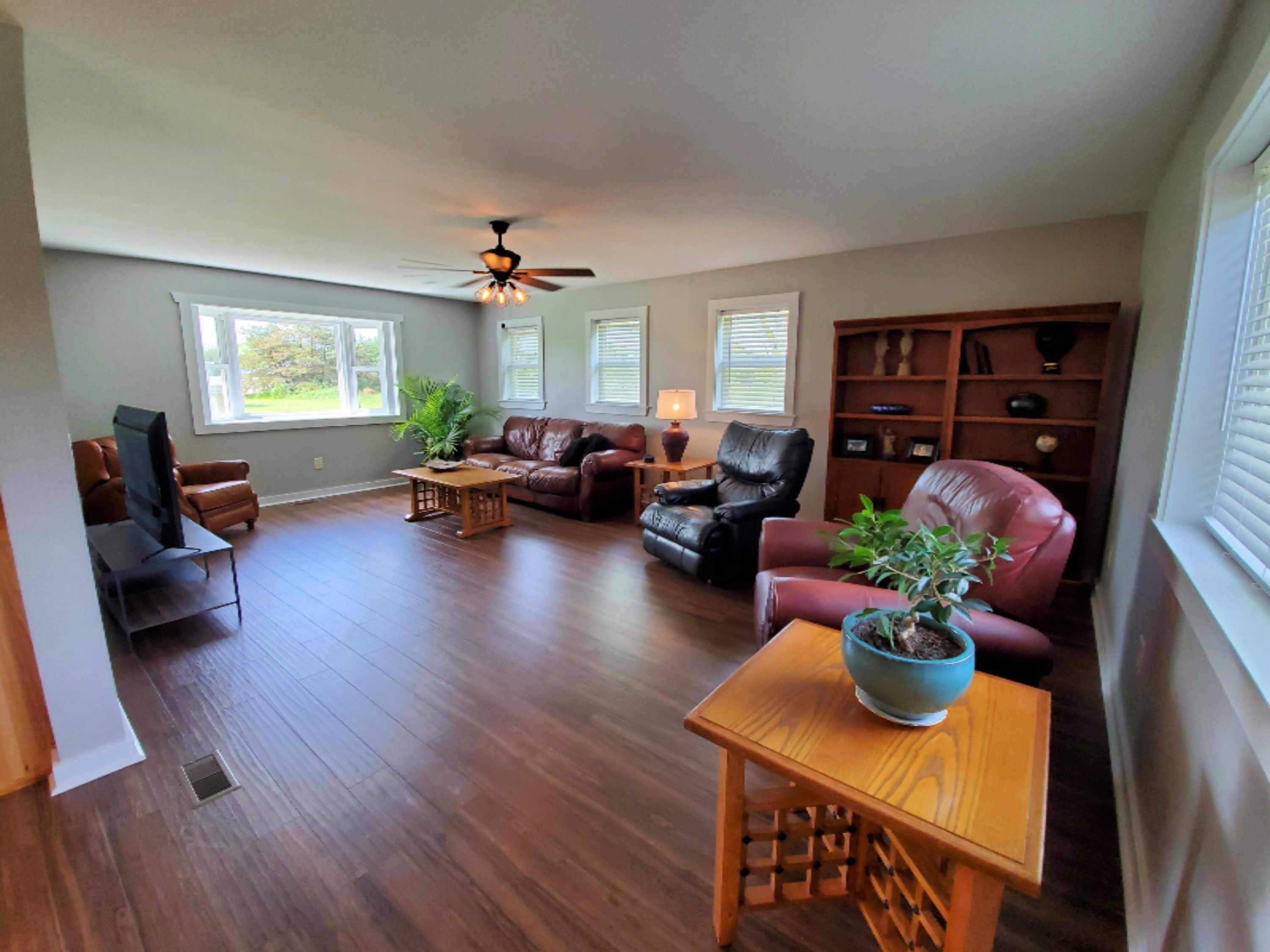 18951 Jefferson Road Morley, MI 49336 - Photo 12 of 29 Living Room04