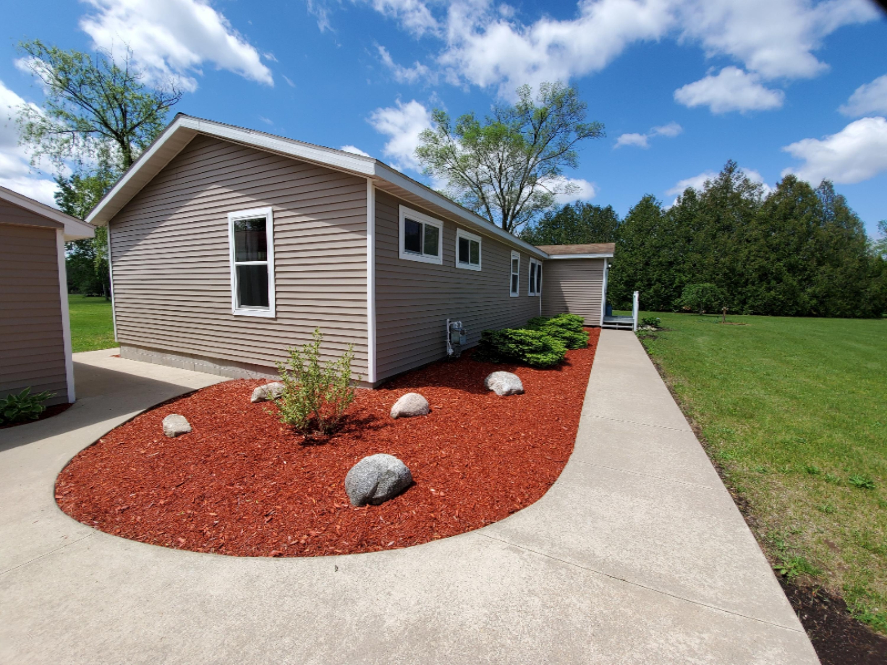 18951 Jefferson Road Morley, MI 49336 - Photo 3 of 29 Landscaping