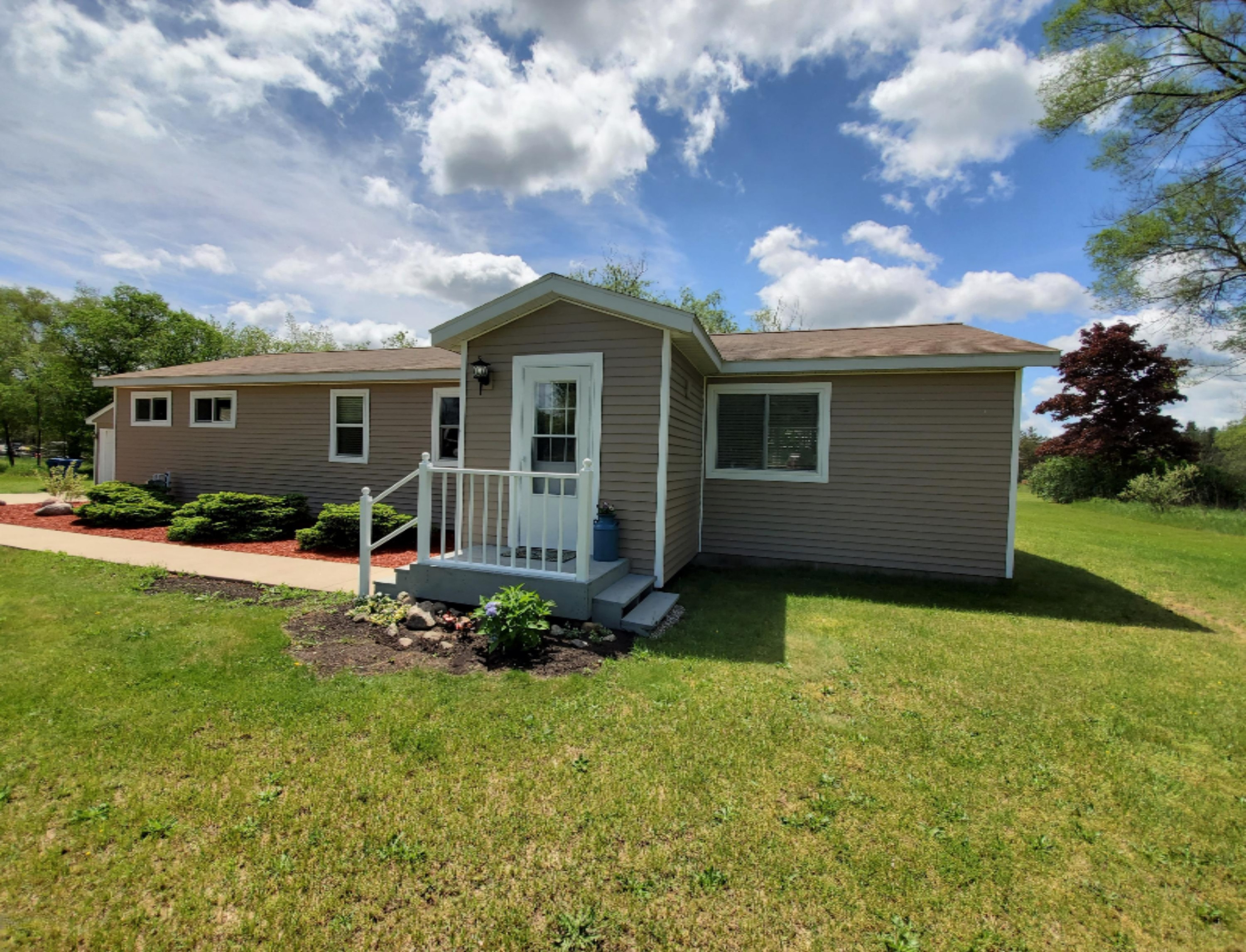 18951 Jefferson Road Morley, MI 49336 - Photo 4 of 29 Front View01