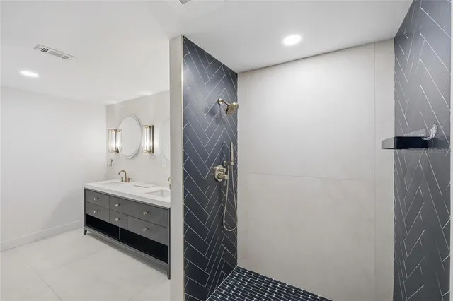 $3,000 | 13025 Village Chase Circle, Tampa, FL 33618