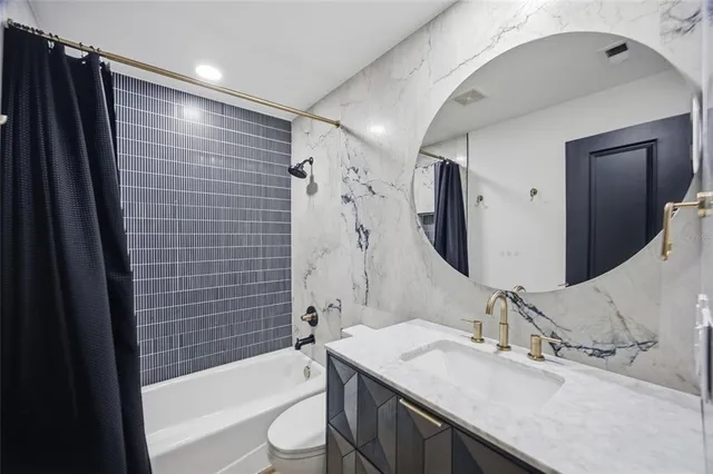 $3,000 | 13025 Village Chase Circle, Tampa, FL 33618