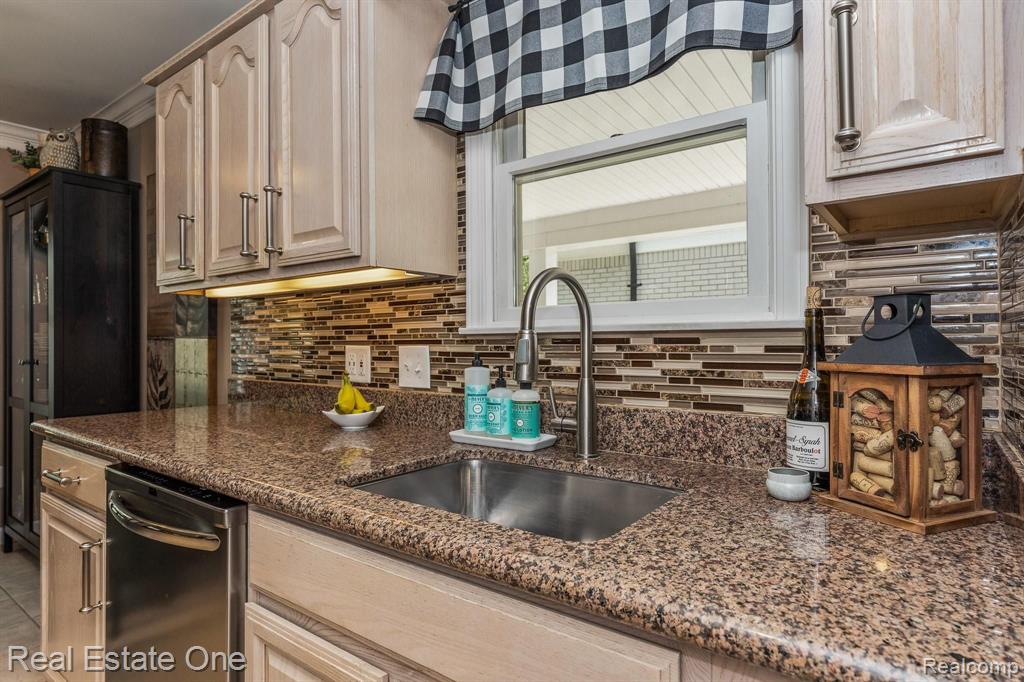 217 North Alice Avenue Rochester, MI 48307 - Photo 18 of 47
