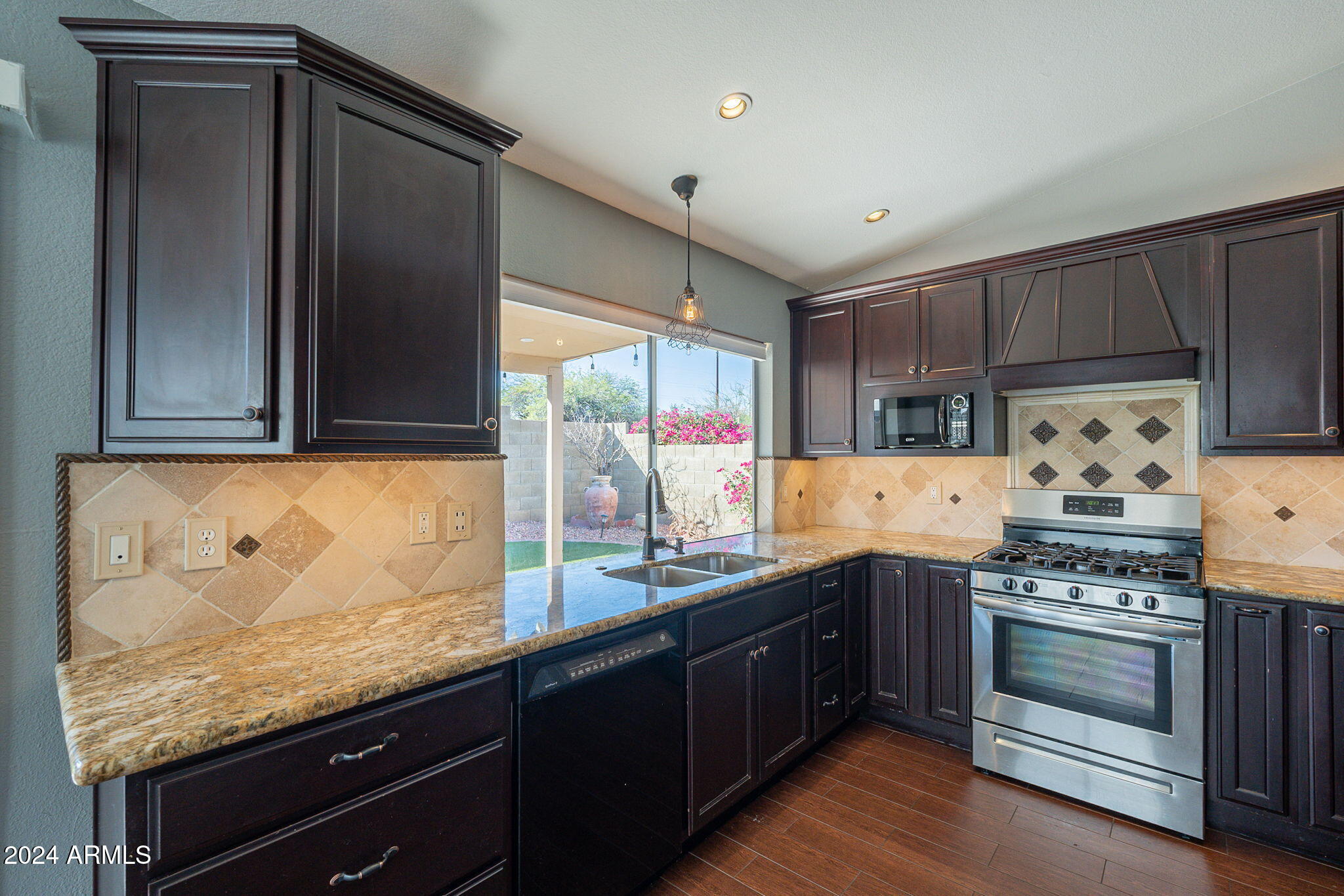 1701 East Fremont Road Phoenix, AZ 85042 - Photo 8 of 19 13-web-or-mls-Fremont-13