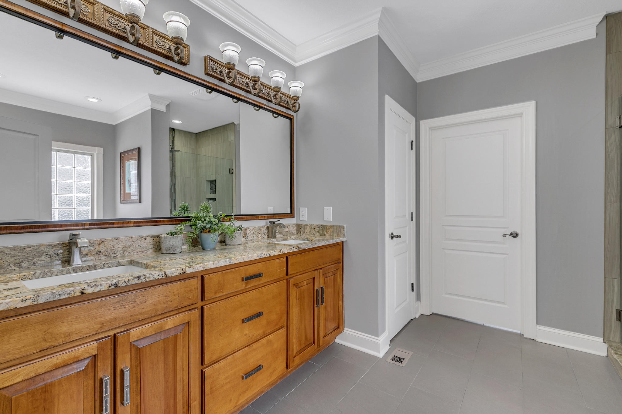 3219 Ripplin Run Lane Ooltewah, TN 37363 - Photo 17 of 54 Master Bathroom
