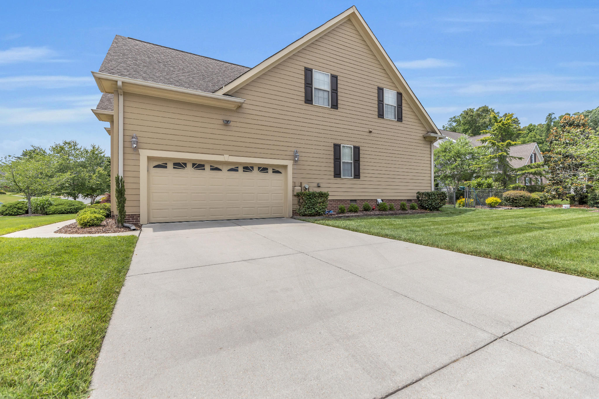 3219 Ripplin Run Lane Ooltewah, TN 37363 - Photo 38 of 54 Side Viw with 2 Car Garage