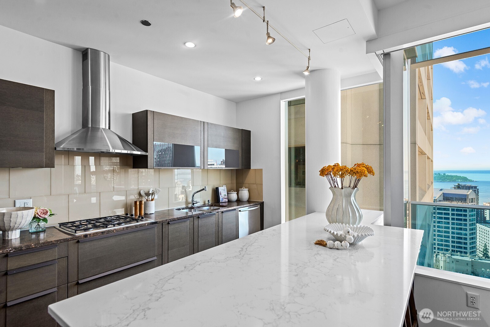 737 Olive Way, Unit 3509 Seattle, WA 98101 - Photo 12 of 31 a kitchen with stainless steel appliances granite countertop a sink a stove and a refrigerator