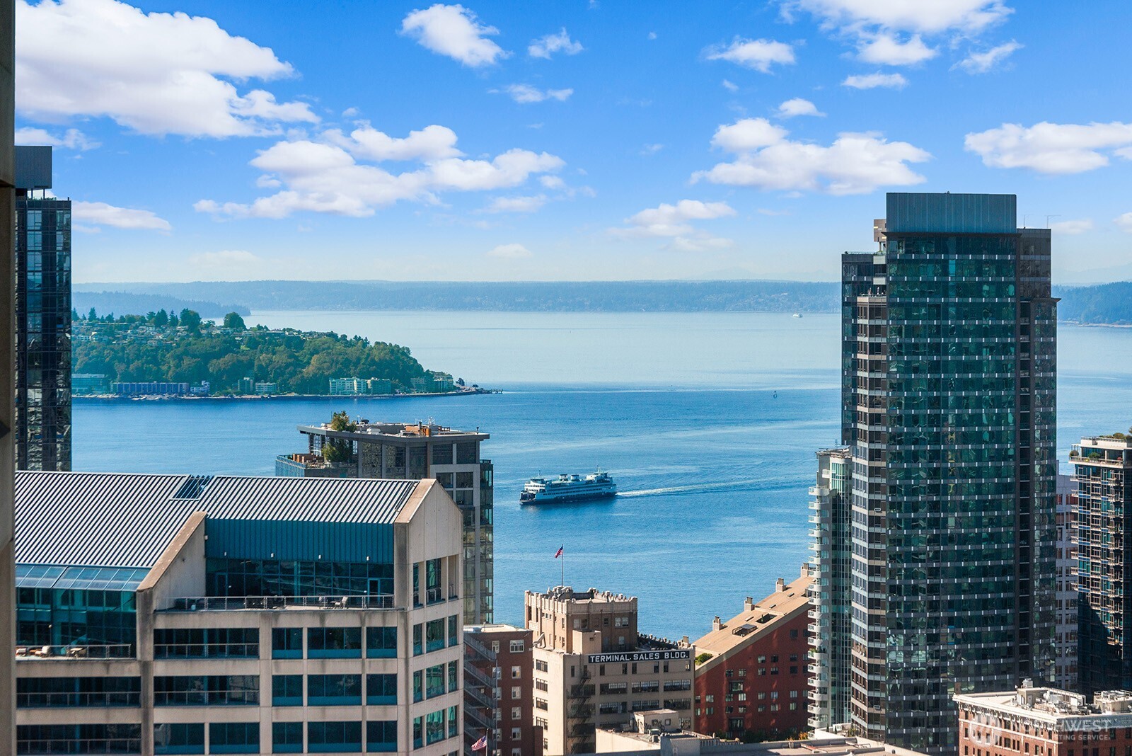 737 Olive Way, Unit 3509 Seattle, WA 98101 - Photo 4 of 31 a view of buildings with a city view