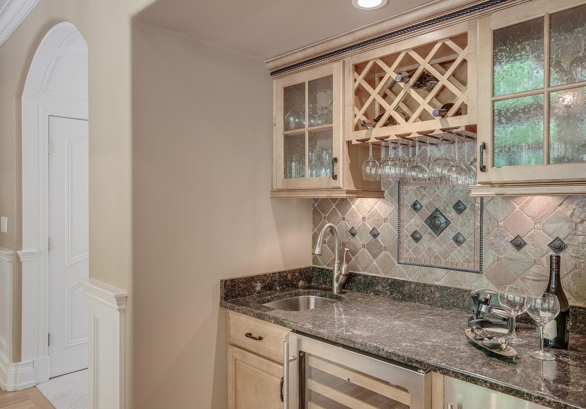 61 Riddle Drive Bedford, NH 03110 - Photo 13 of 40