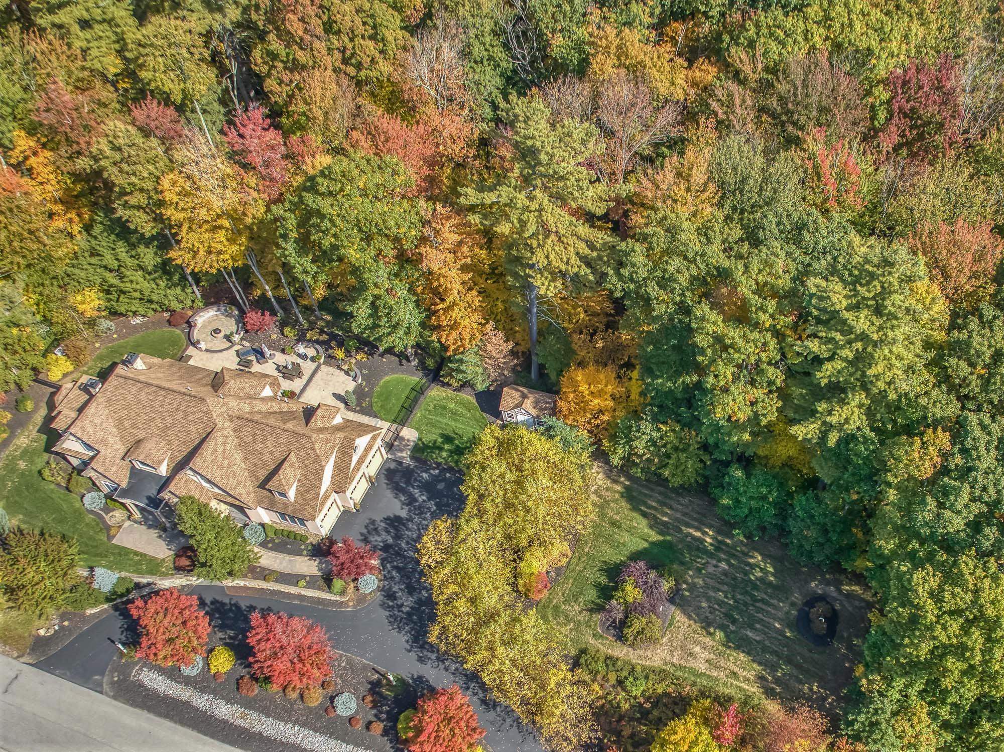 61 Riddle Drive Bedford, NH 03110 - Photo 2 of 40