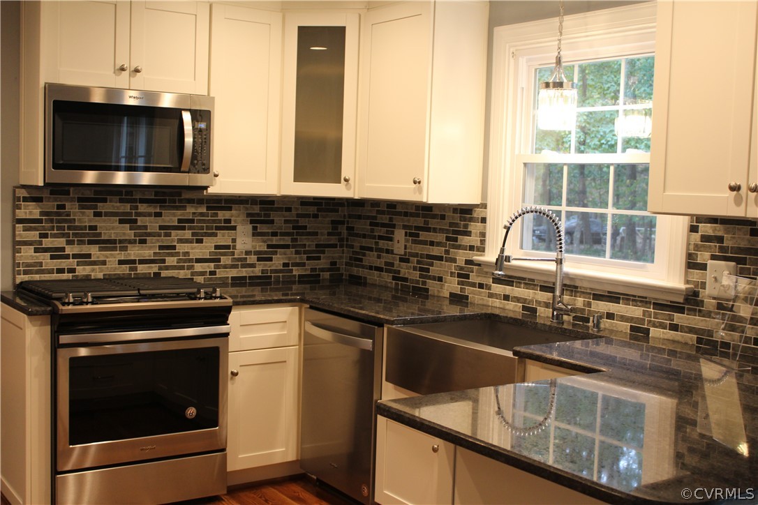 13621 Thorngate Road Midlothian, VA 23113 - Photo 29 of 46 a kitchen with stainless steel appliances a stove sink and microwave