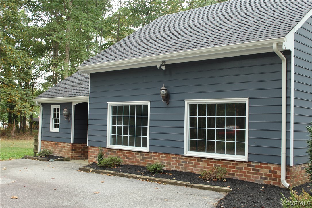 13621 Thorngate Road Midlothian, VA 23113 - Photo 5 of 46 a front view of a house