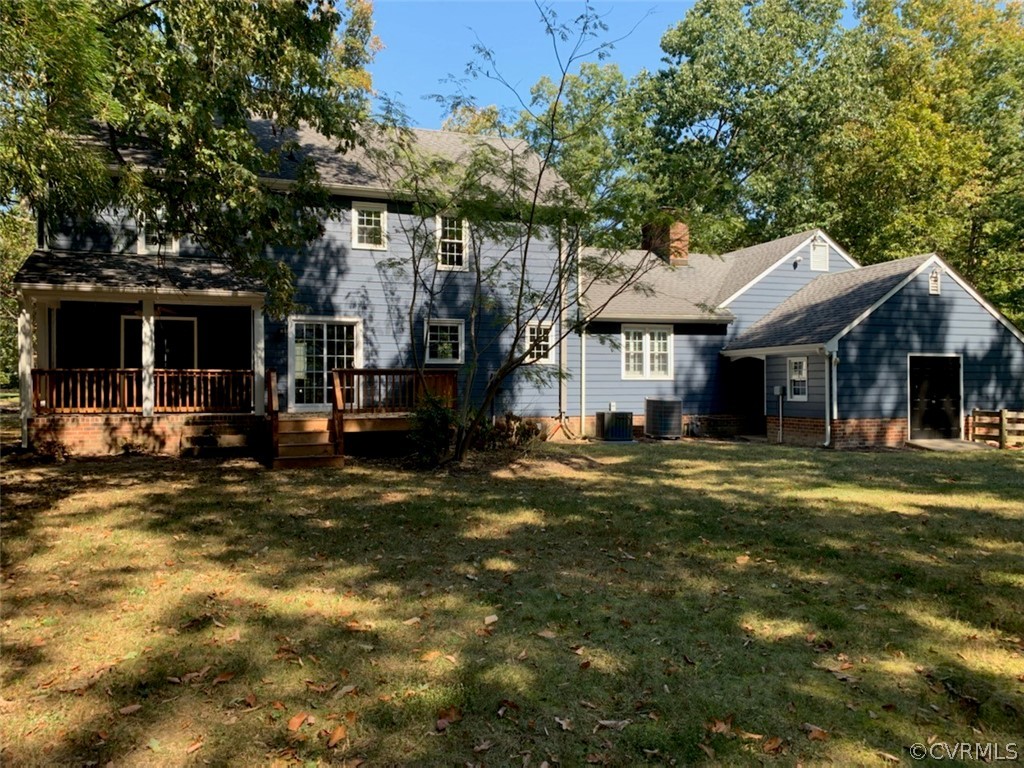13621 Thorngate Road Midlothian, VA 23113 - Photo 6 of 46 a front view of a house with a garden