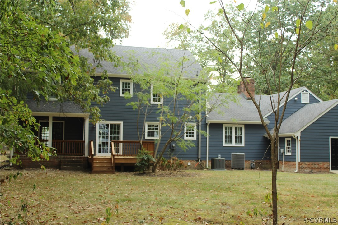 13621 Thorngate Road Midlothian, VA 23113 - Photo 7 of 46 a view of a house with a yard