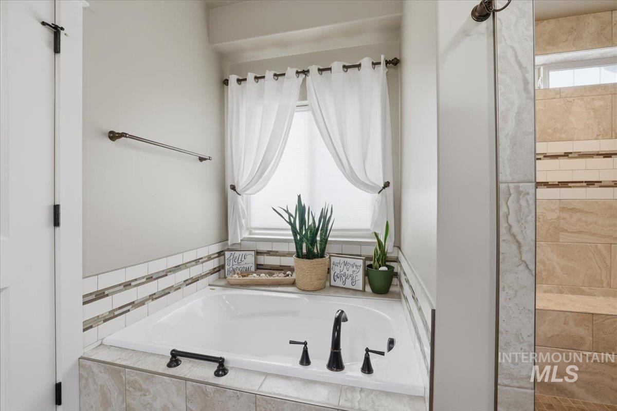 4604 Middlesboro Way Caldwell, ID 83607 - Photo 20 of 43 Full bath featuring a bath