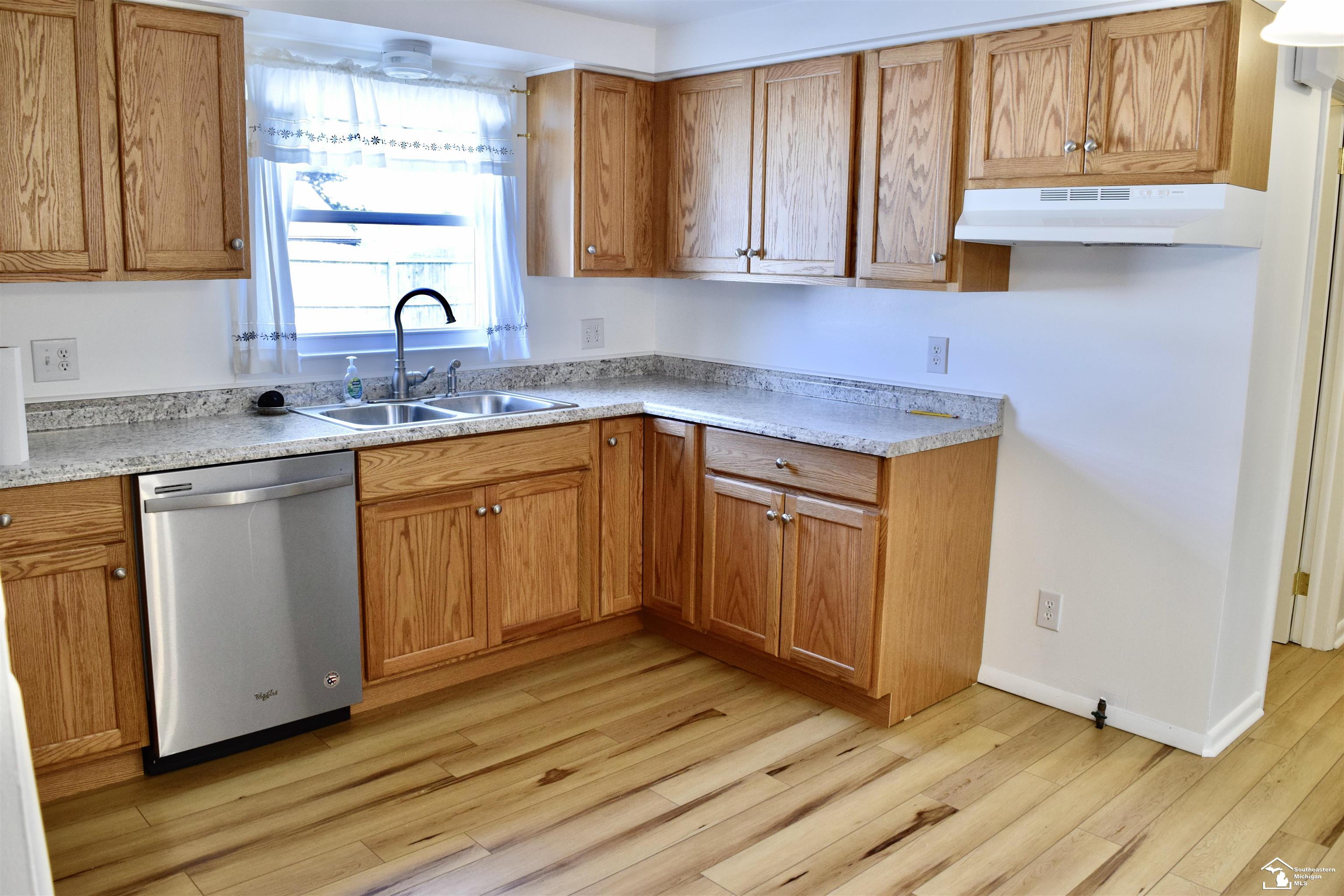3379 Laurelwood Street, Unit ENGLEWOOD DR Monroe, MI 48162 - Photo 9 of 21 Gallery Image 9