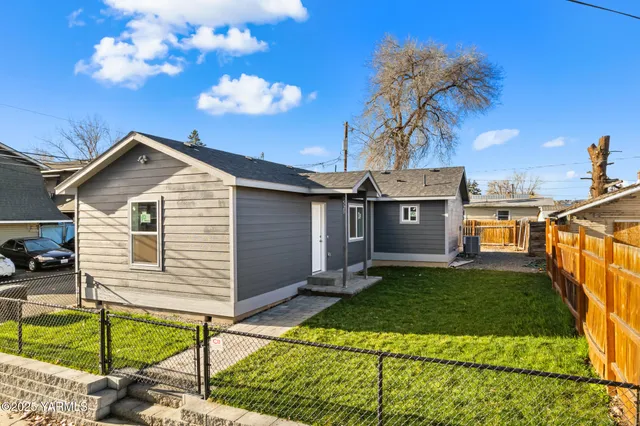 $299,000 | 520 Clark Avenue, Yakima, WA 98902