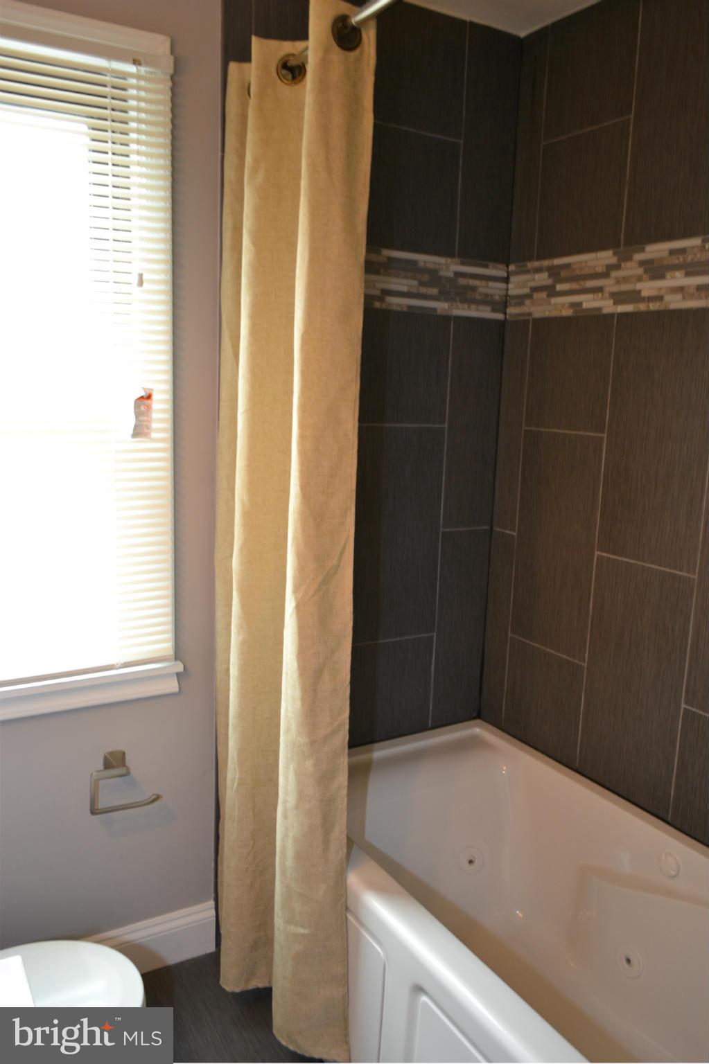 2450 West Cold Spring Lane Baltimore, MD 21215 - Photo 18 of 26 Bath