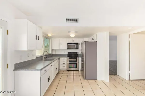 $1,950 | 5449 West Sierra Street, Glendale, AZ 85304