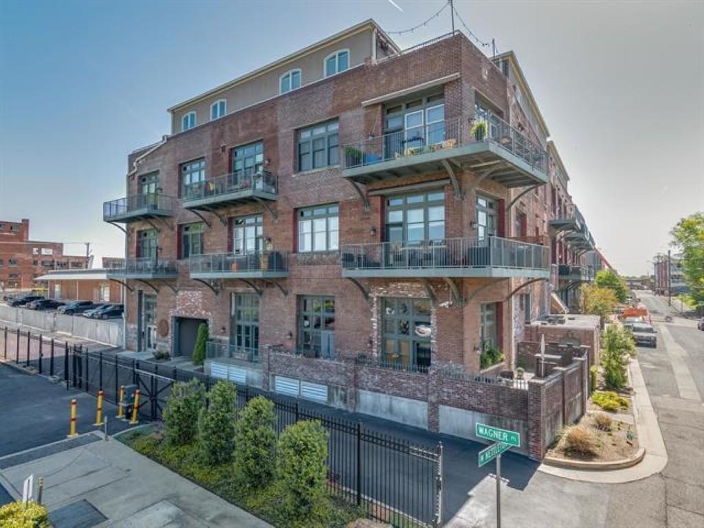 View of apartment building / complex