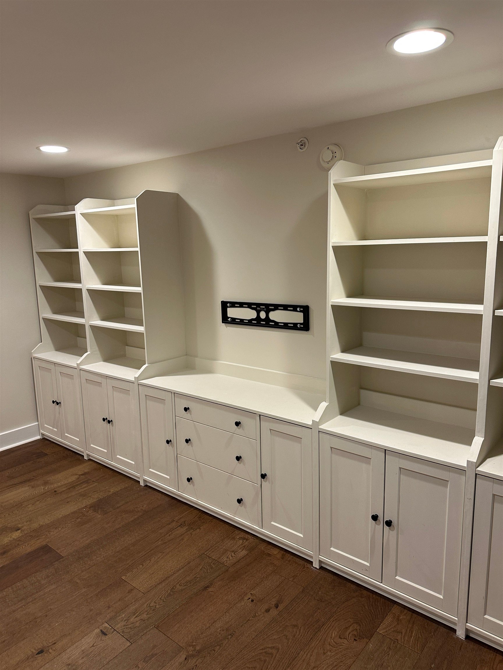 435 South Front Street, Unit 109 Memphis, TN 38103 - Photo 21 of 25 Detailed view of wood finished floors and recessed lighting