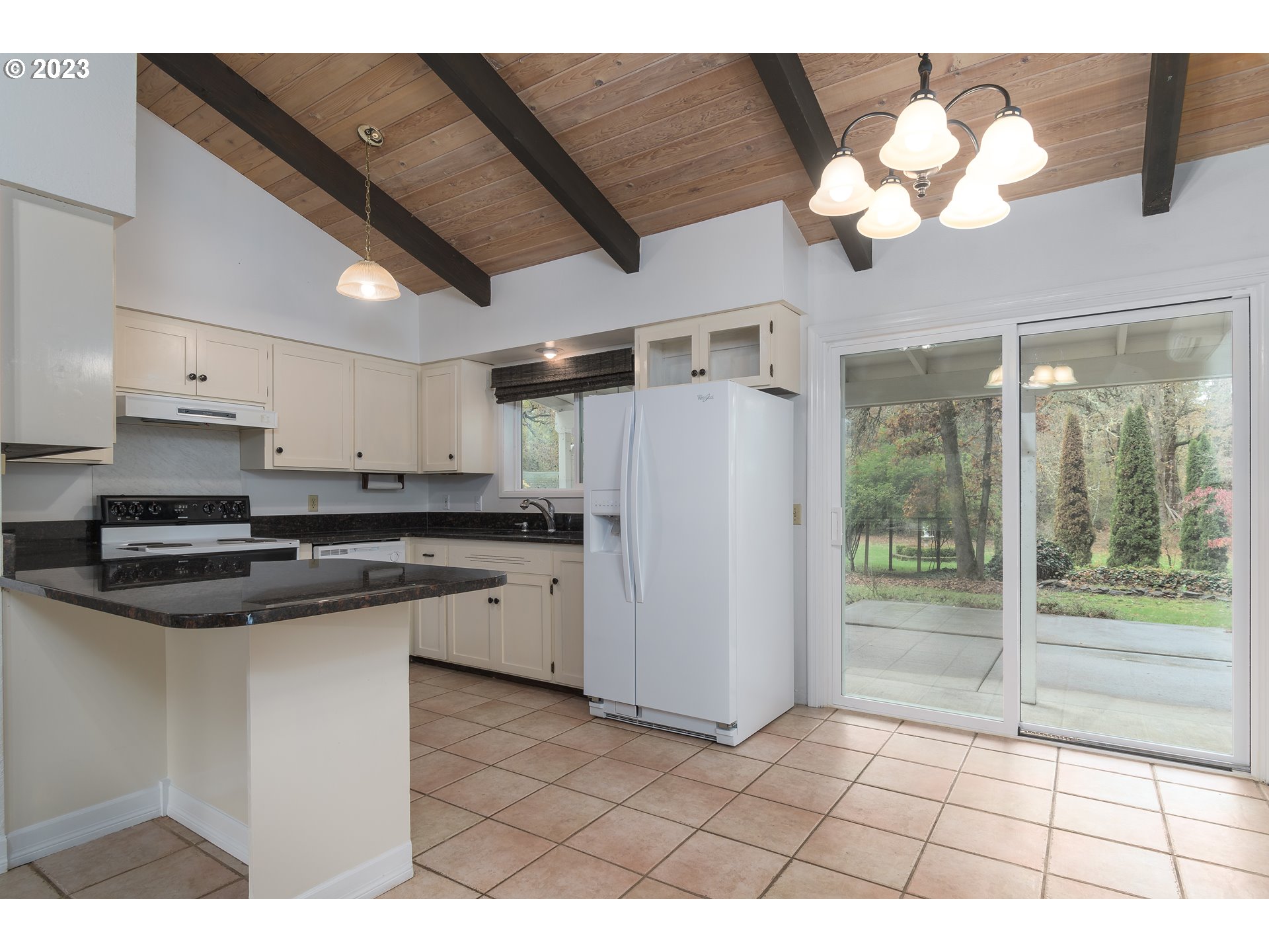 25455 Lamb Road Elmira, OR 97437 - Photo 11 of 47 Kitchen/Dining Room