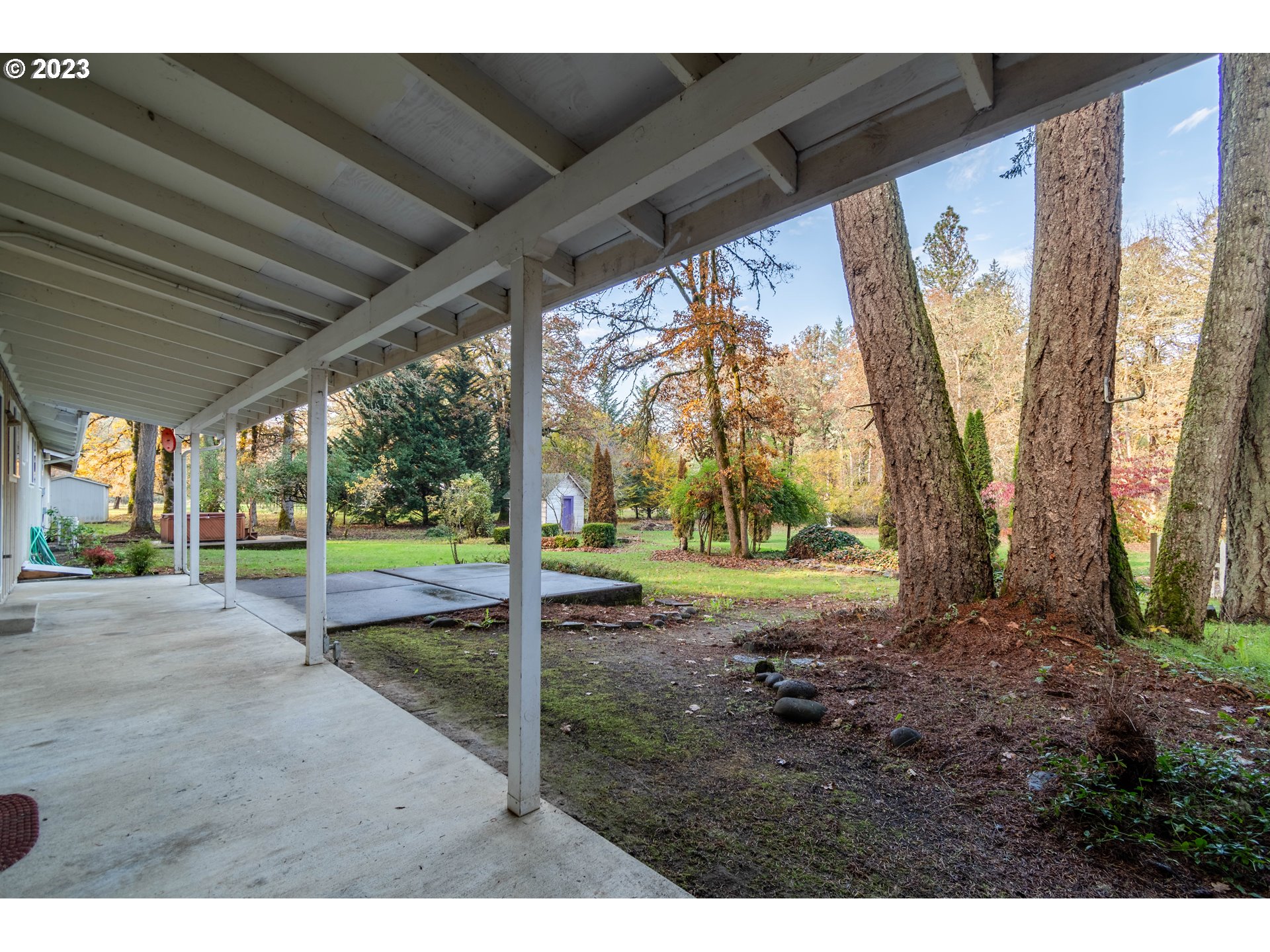 25455 Lamb Road Elmira, OR 97437 - Photo 27 of 47 Covered Patio
