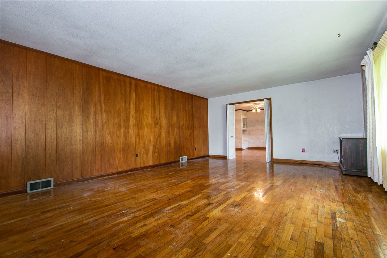 2472 Radford Road Dubuque, IA 52002 - Photo 3 of 25 Gallery Image 3