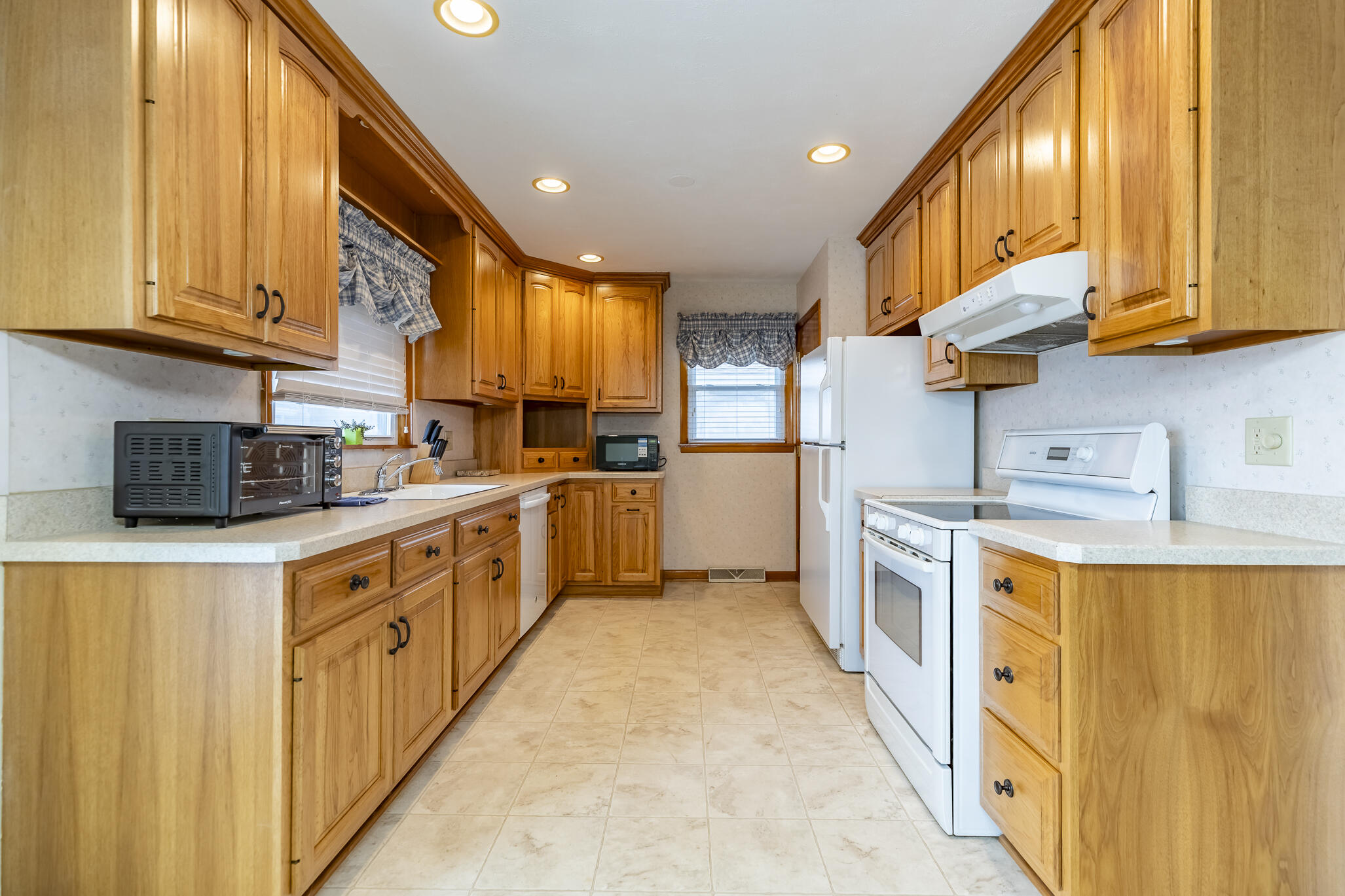 3543 44th Street Highland, IN 46322 - Photo 4 of 30 2054x1369