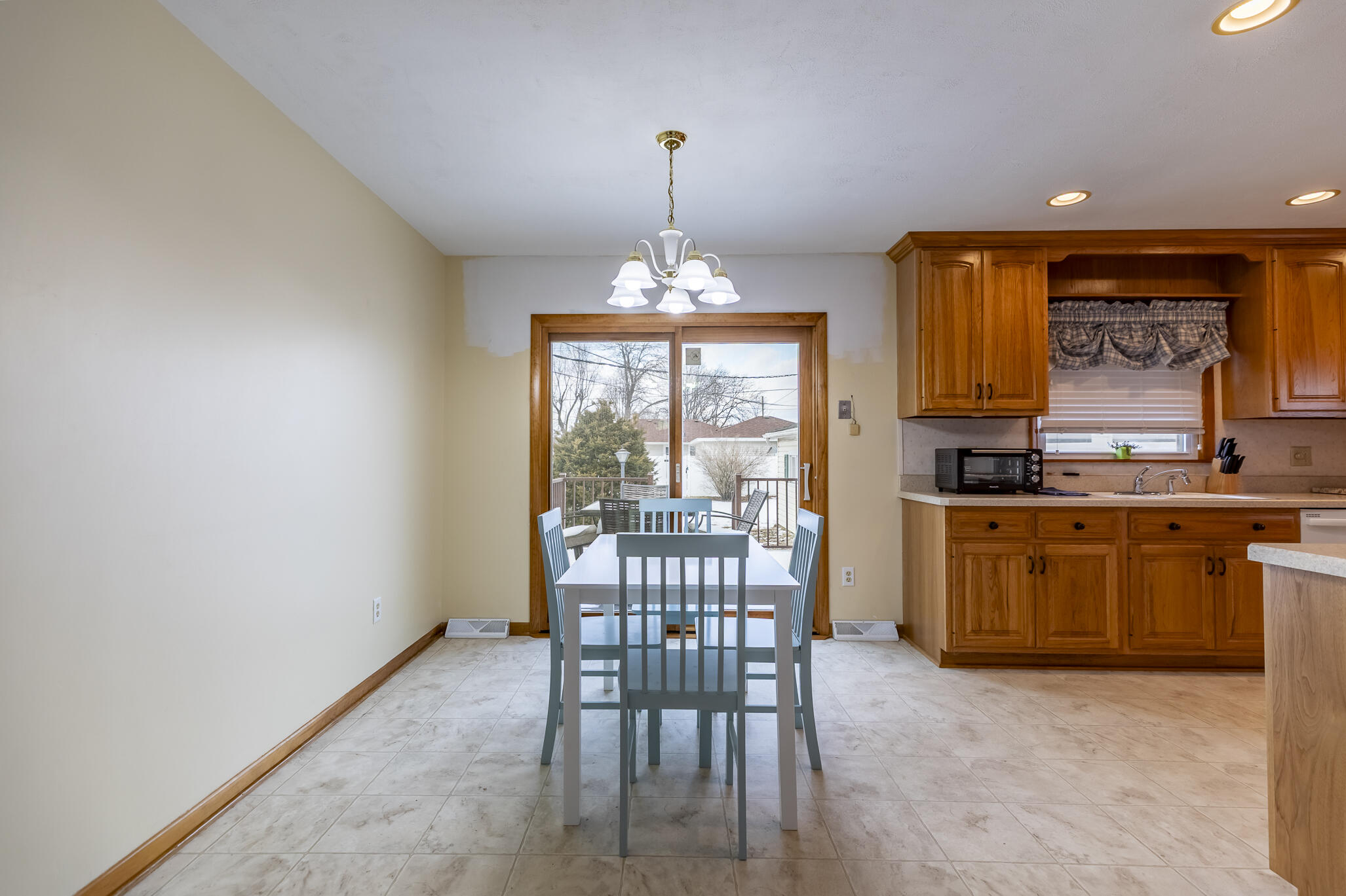 3543 44th Street Highland, IN 46322 - Photo 6 of 30 2054x1369