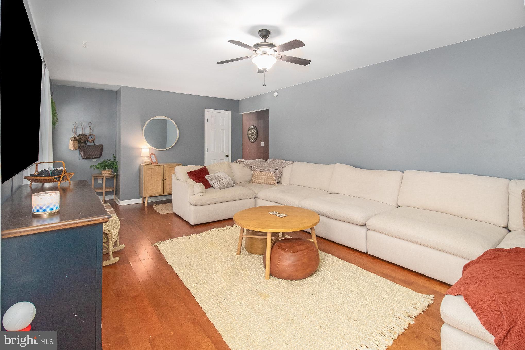 6811 Redground Road Fredericksburg, VA 22407 - Photo 5 of 37 Living Room w/Ceiling Fan w/Light & Blinds