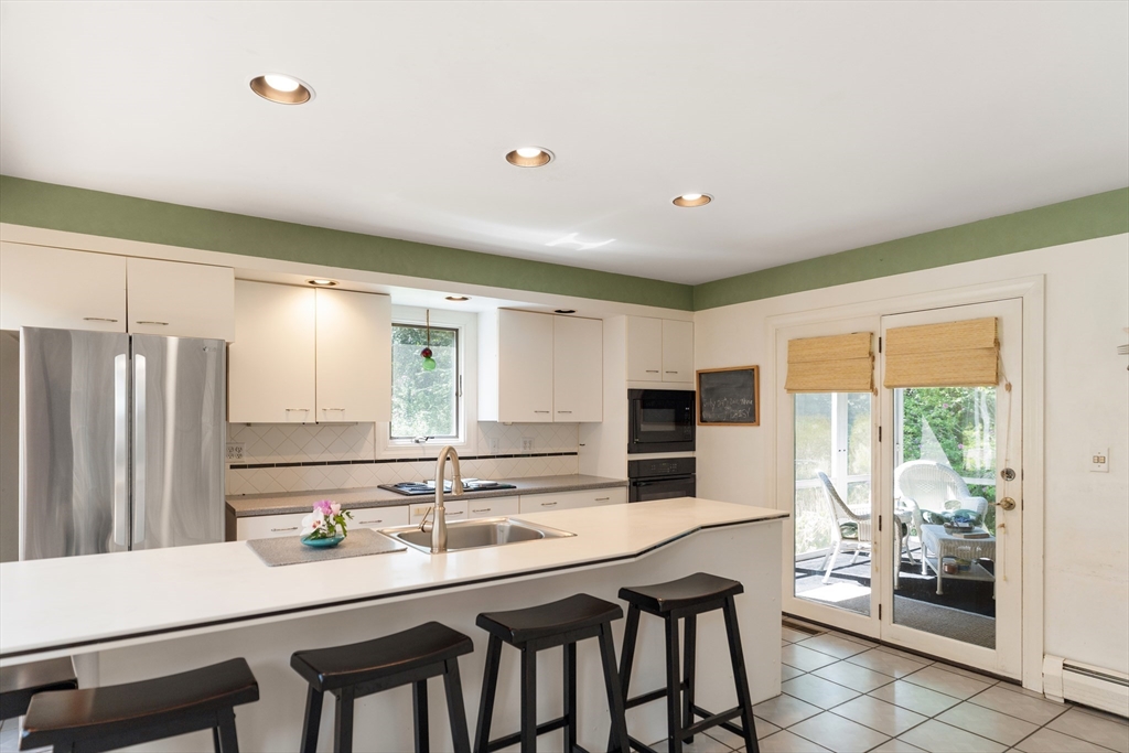 39 Stuart Road Rochester, MA 02770 - Photo 7 of 32 Gallery Image 7
