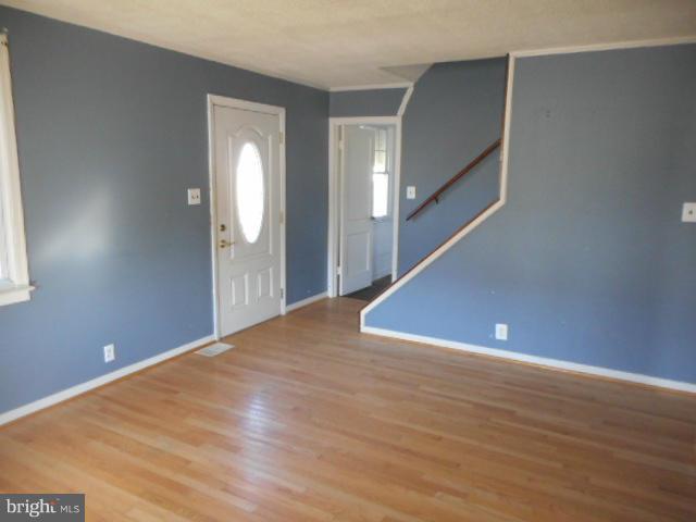 8230 Watersedge Road Dundalk, MD 21222 - Photo 3 of 26 Living Room