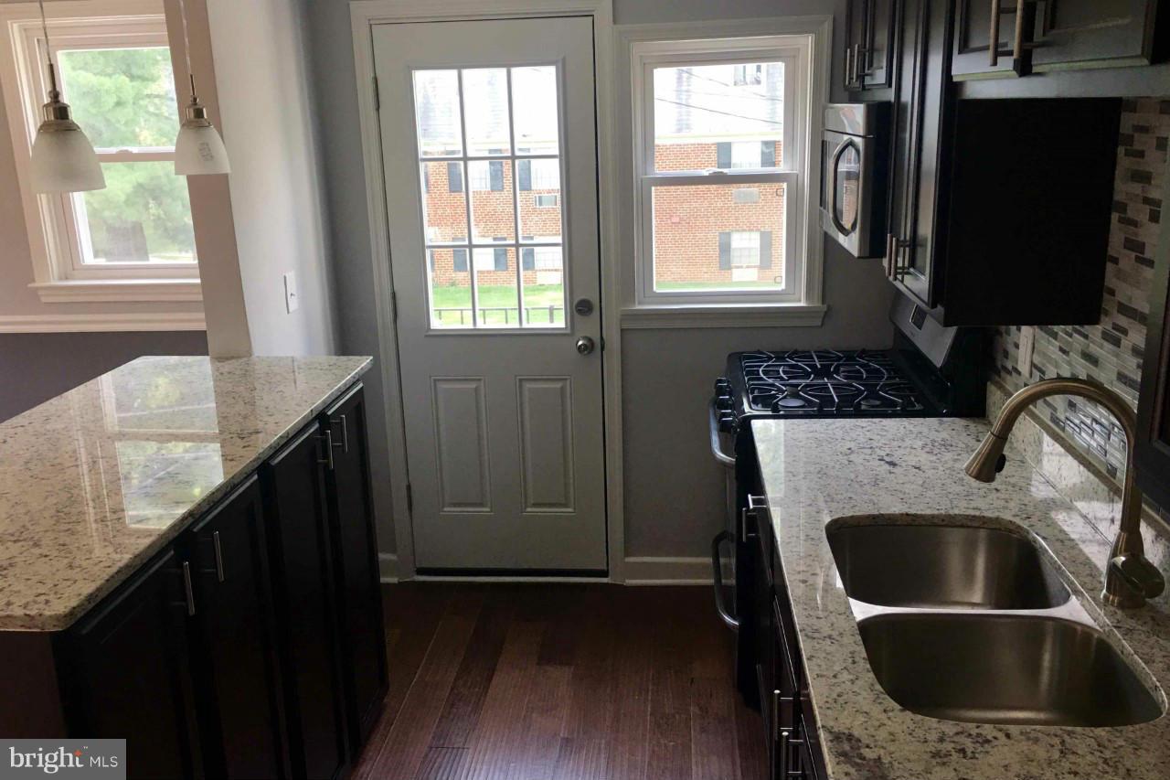 778 Charing Cross Road Baltimore, MD 21229 - Photo 13 of 25 Kitchen