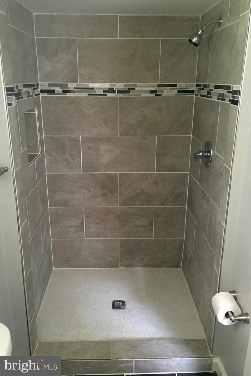 778 Charing Cross Road Baltimore, MD 21229 - Photo 20 of 25 Bath