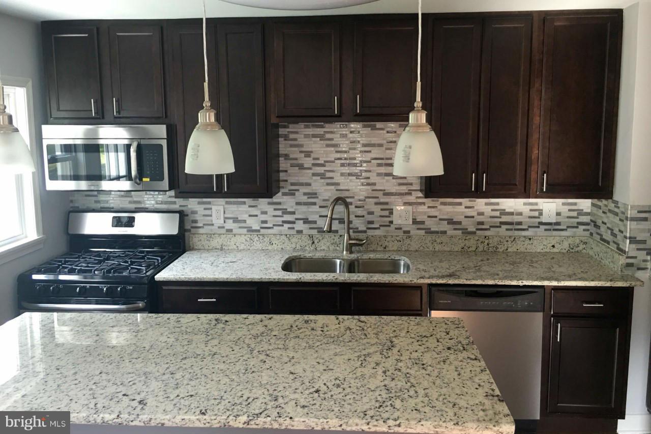 778 Charing Cross Road Baltimore, MD 21229 - Photo 10 of 25 Kitchen