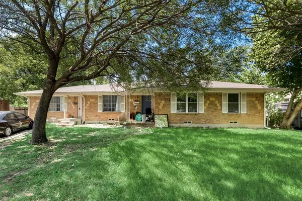 $375,000 | 902 Spring Valley Plaza, Richardson, TX 75080