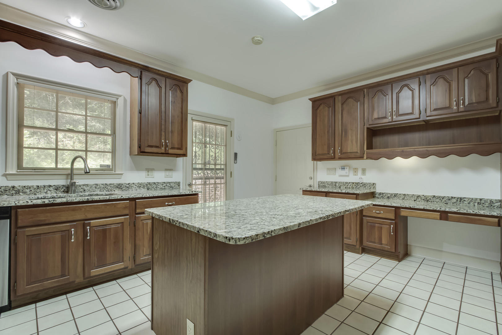 109 Amanda Place Oak Ridge, TN 37830 - Photo 12 of 38 12_AmandaPlace_109_Kitchen02