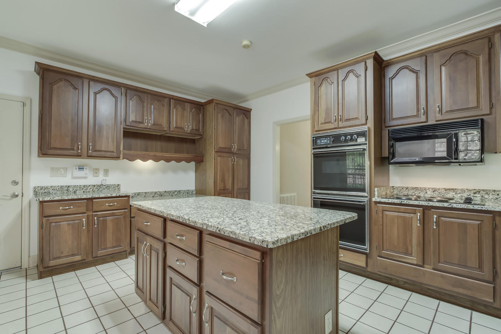 109 Amanda Place Oak Ridge, TN 37830 - Photo 13 of 38 13_AmandaPlace_109_Kitchen03