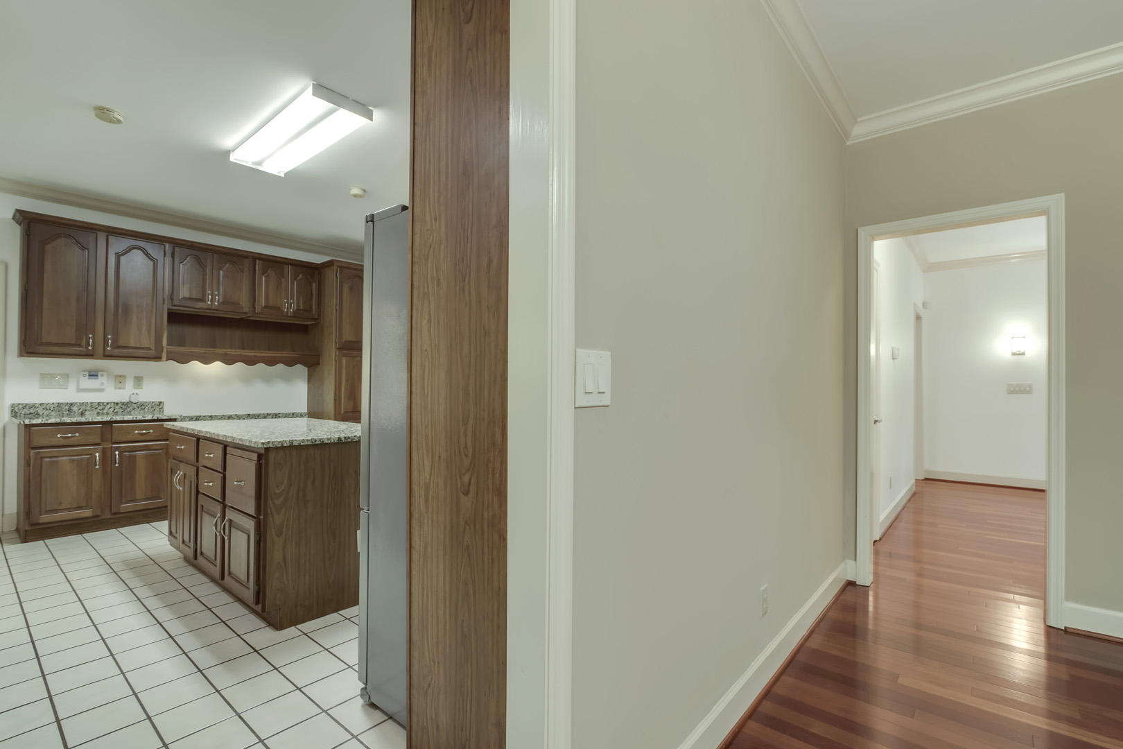 109 Amanda Place Oak Ridge, TN 37830 - Photo 17 of 38 17_AmandaPlace_109_FamilyKitchen-FrontHa