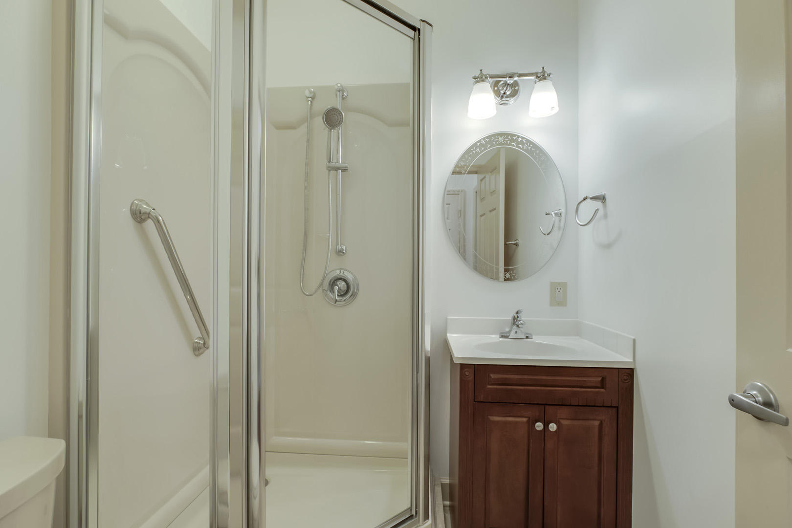 109 Amanda Place Oak Ridge, TN 37830 - Photo 18 of 38 18_AmandaPlace_109_GuestBath1