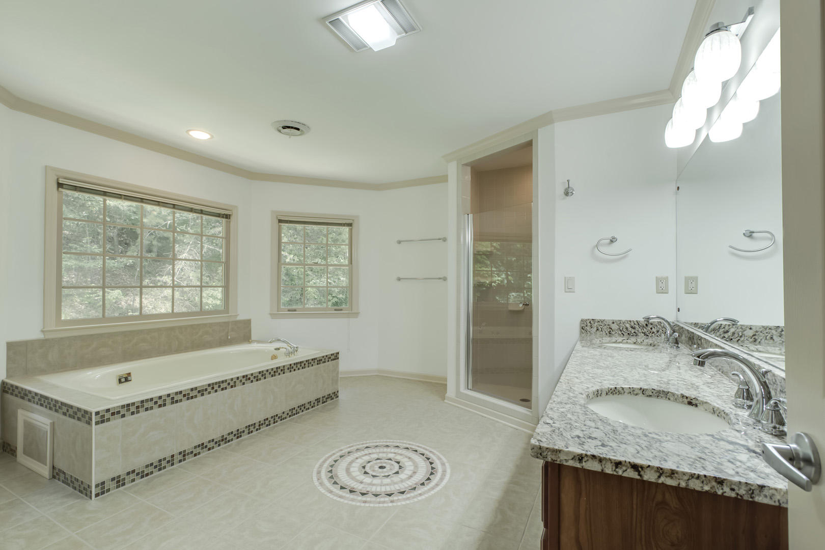 109 Amanda Place Oak Ridge, TN 37830 - Photo 25 of 38 25_AmandaPlace_109_MasterBath01
