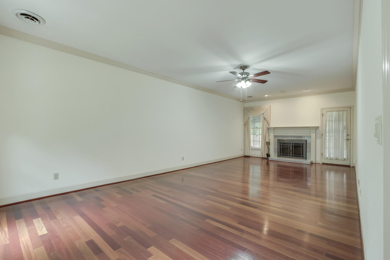 109 Amanda Place Oak Ridge, TN 37830 - Photo 4 of 38 04_AmandaPlace_109_Living01
