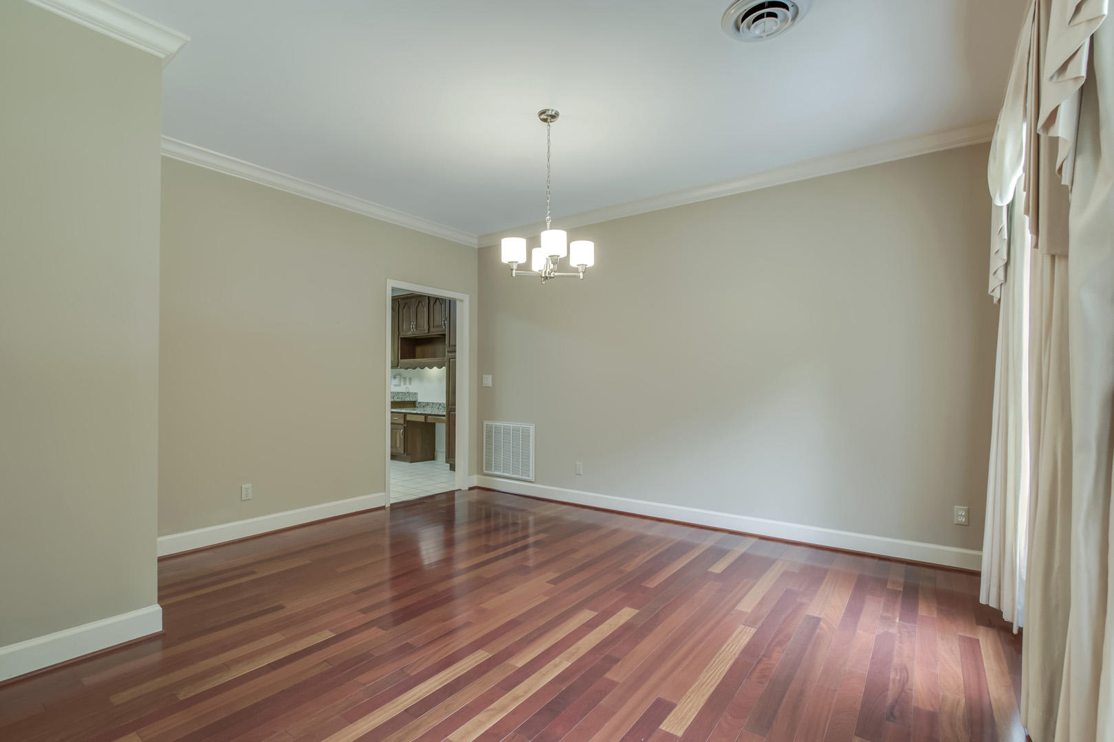109 Amanda Place Oak Ridge, TN 37830 - Photo 8 of 38 08_AmandaPlace_109_Dining01