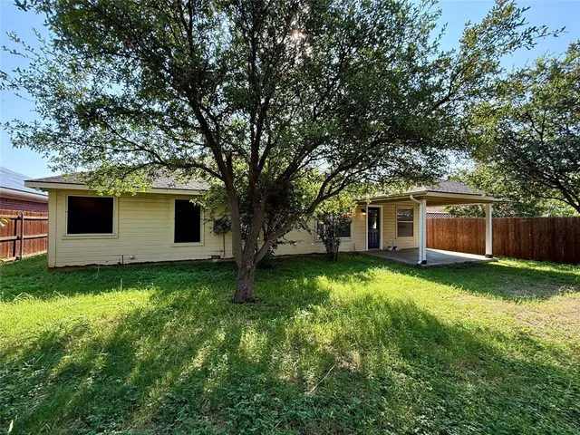 a view of a house with backyard and porch