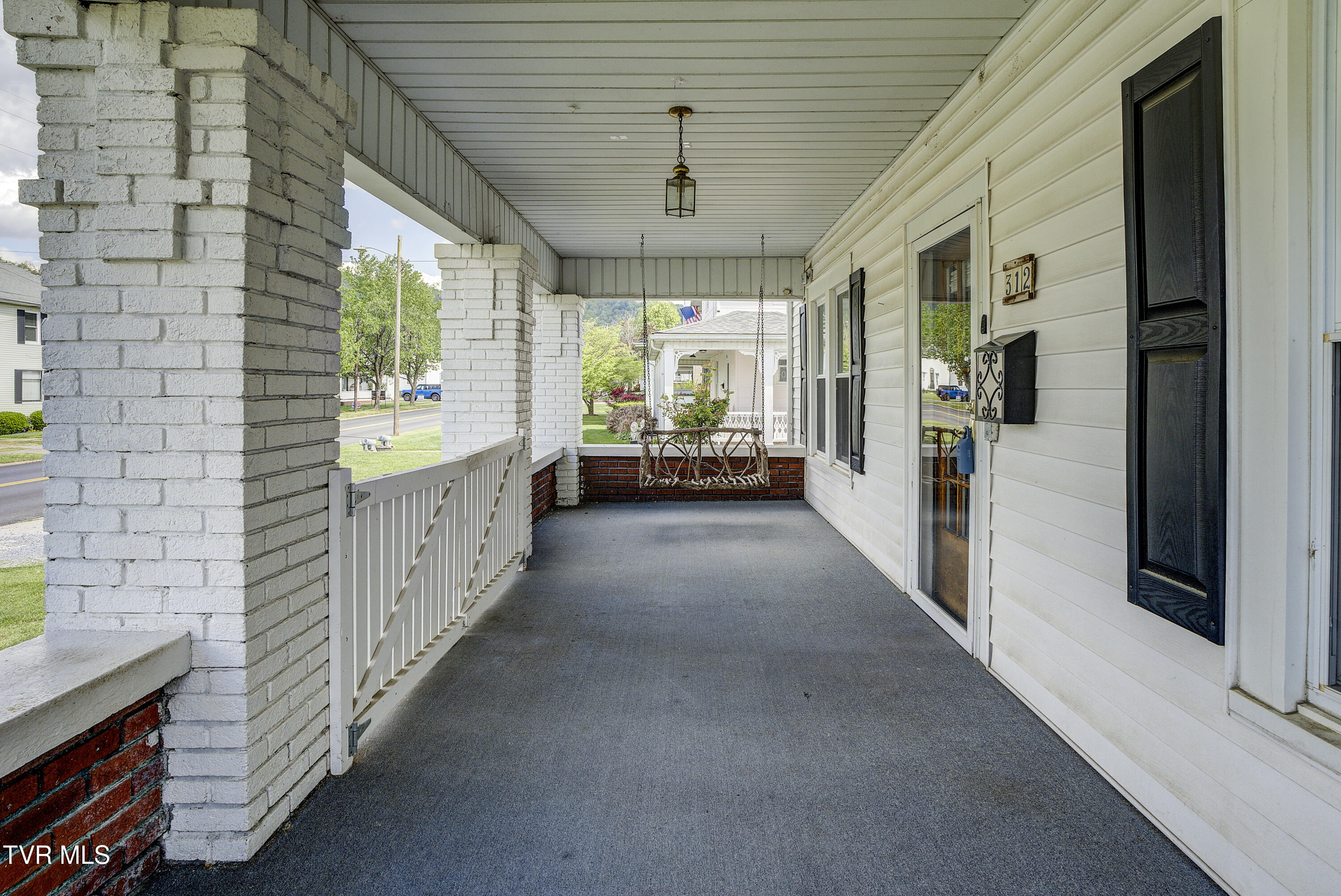 312 Love Street Erwin, TN 37650 - Photo 4 of 50 Love-48