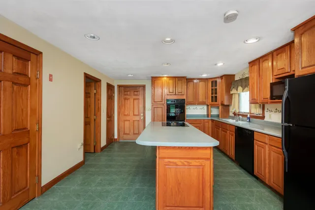 $764,995 | 108 South Shore Road, Windham, NH 03087